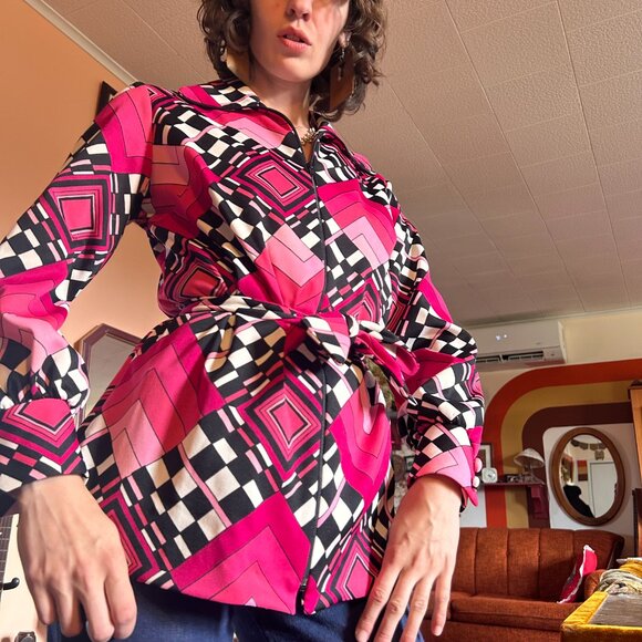 1970s DISCO handmade geometric print hot pink and black zip up belted blazer! - Picture 3 of 14